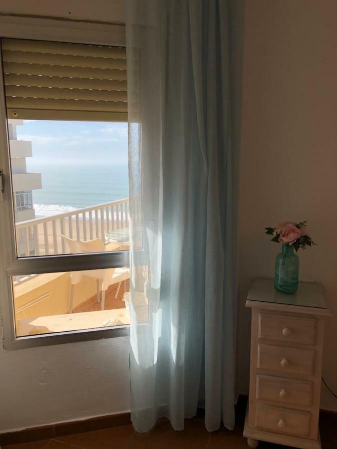 Apartamento La Mar De Cerca. Terraza Vistas Mar. 1ª Linea Playa Cádiz Exterior foto
